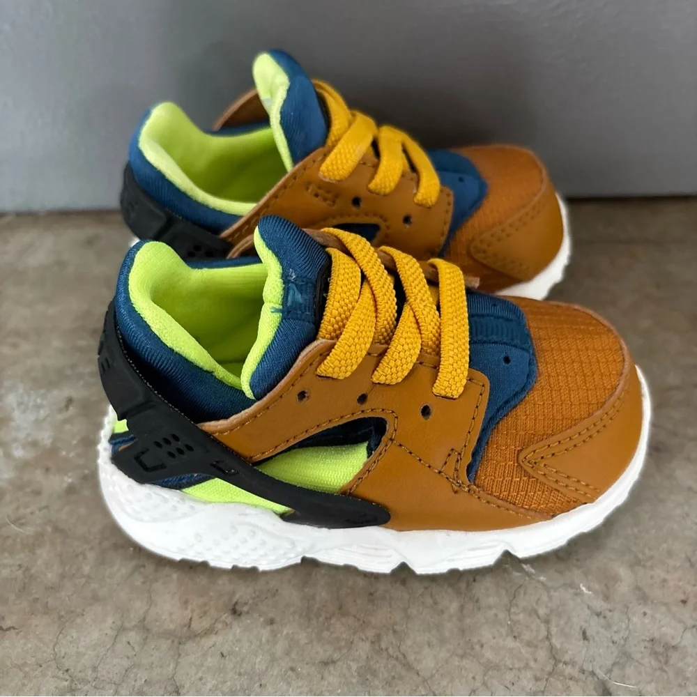 Nike Kids‎ Huarache Run Sneakers Size 4C